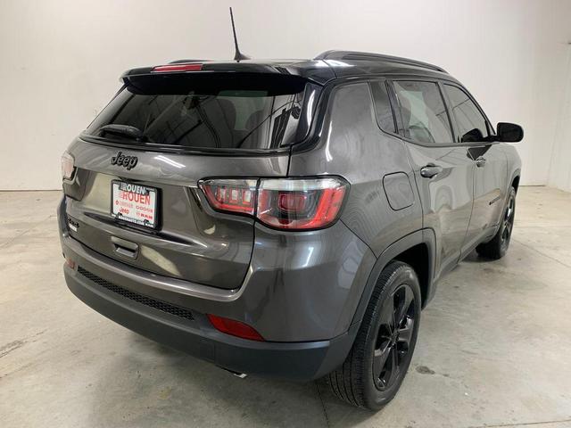 Photo of 2018 Granite Crystal Clearcoat Metallic Jeep Compass