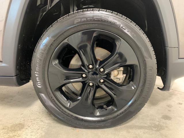Photo of 2018 Granite Crystal Clearcoat Metallic Jeep Compass