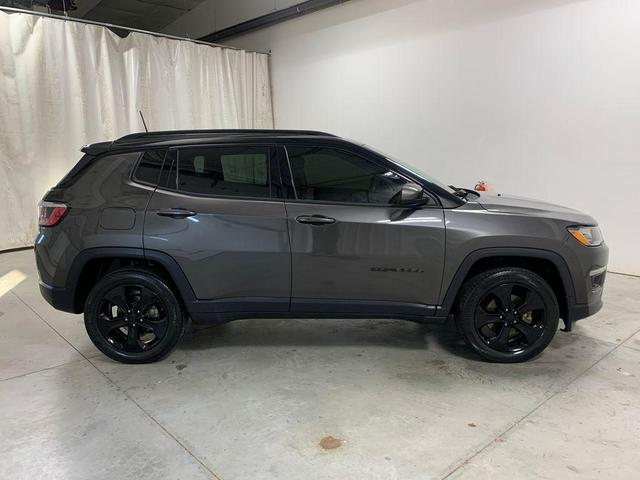 Photo of 2018 Granite Crystal Clearcoat Metallic Jeep Compass