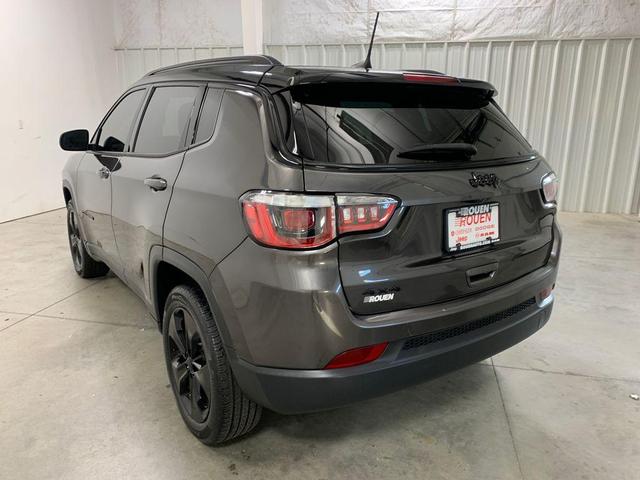 Photo of 2018 Granite Crystal Clearcoat Metallic Jeep Compass