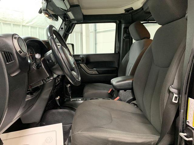 Photo of 2015 Black Clearcoat Jeep Wrangler Unlimited
