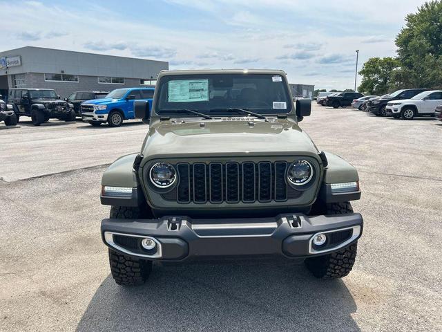 Photo of 2025 41 EXTERIOR PAINT Jeep Gladiator
