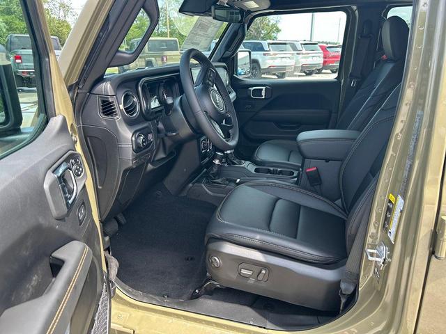 Photo of 2025 41 EXTERIOR PAINT Jeep Gladiator