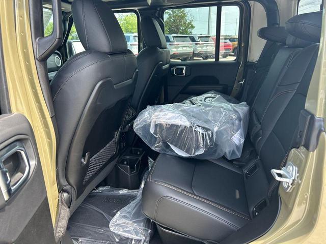 Photo of 2025 41 EXTERIOR PAINT Jeep Gladiator