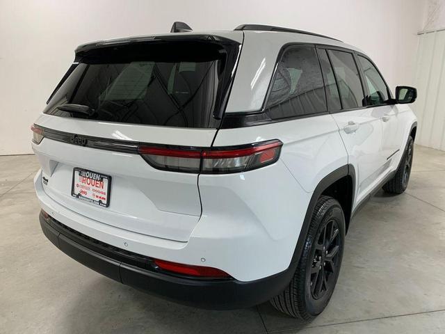 Photo of 2024 Bright White Clearcoat Jeep Grand Cherokee