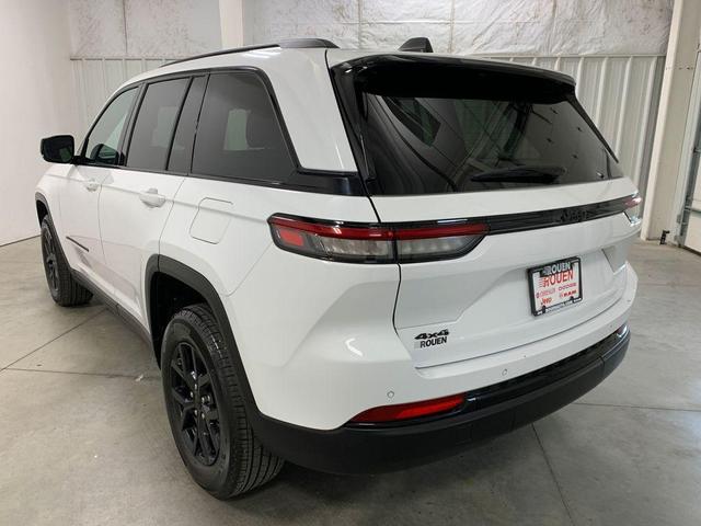 Photo of 2024 Bright White Clearcoat Jeep Grand Cherokee