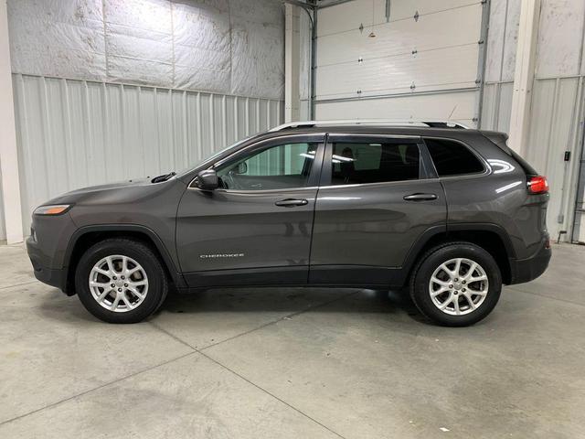 Photo of 2014 Granite Crystal Clearcoat Metallic Jeep Cherokee