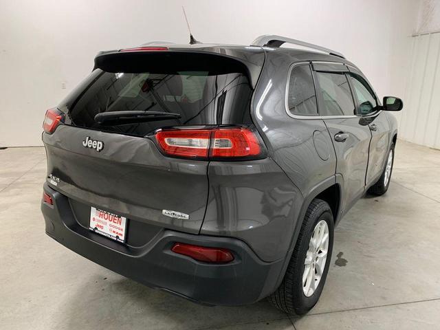 Photo of 2014 Granite Crystal Clearcoat Metallic Jeep Cherokee
