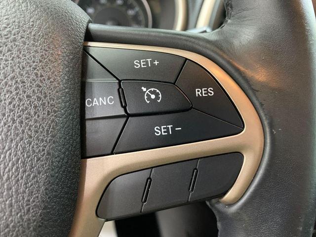 Photo of 2014 Granite Crystal Clearcoat Metallic Jeep Cherokee