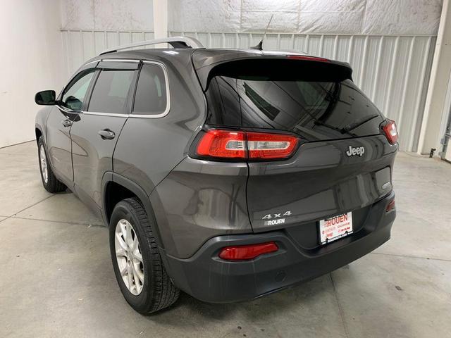 Photo of 2014 Granite Crystal Clearcoat Metallic Jeep Cherokee