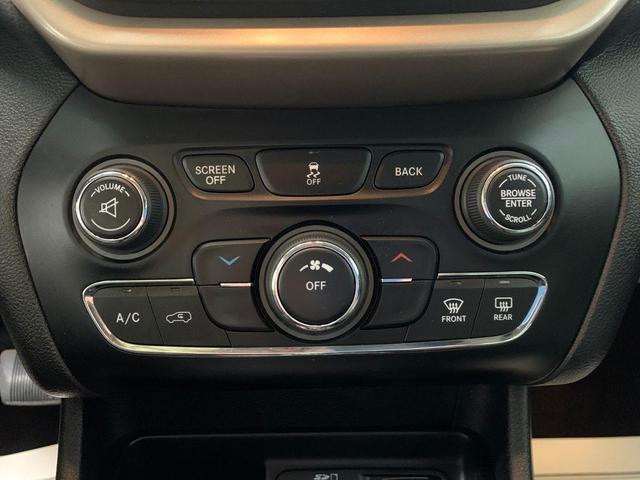 Photo of 2014 Granite Crystal Clearcoat Metallic Jeep Cherokee