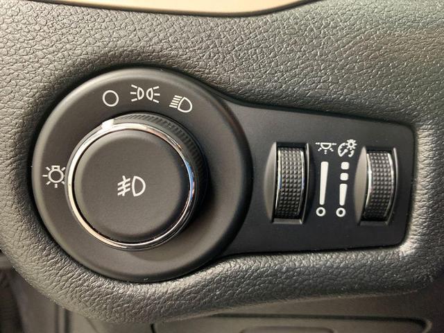 Photo of 2014 Granite Crystal Clearcoat Metallic Jeep Cherokee