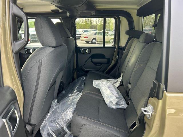 Photo of 2025 41 EXTERIOR PAINT Jeep Gladiator