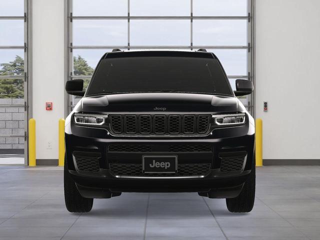 Photo of 2025 Diamond Black Jeep Grand Cherokee L