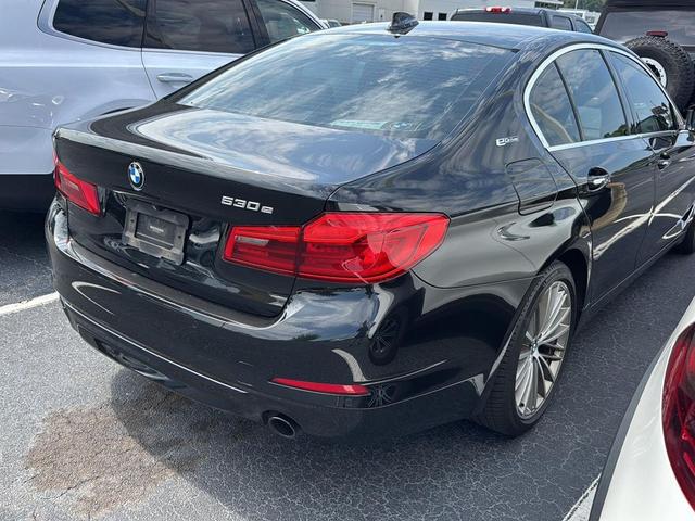 Photo of 2018 Black Sapphire Metallic BMW 530e