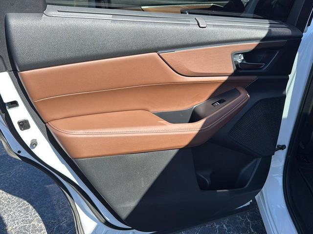 Photo of 2024 Platinum White Pearl Acura MDX