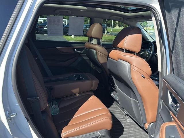 Photo of 2024 Platinum White Pearl Acura MDX