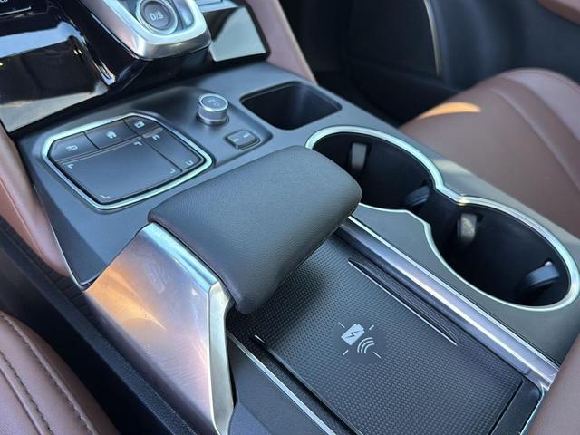 Photo of 2024 Platinum White Pearl Acura MDX