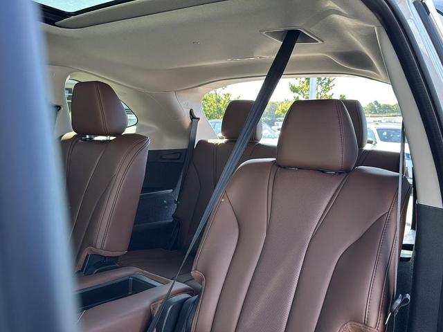 Photo of 2024 Platinum White Pearl Acura MDX