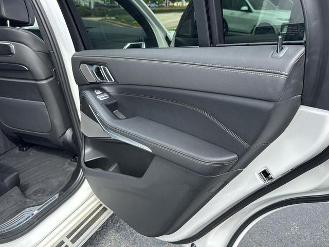 Photo of 2024 Mineral White Metallic BMW X7