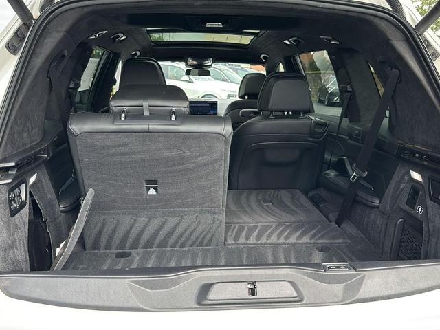 Photo of 2024 Mineral White Metallic BMW X7