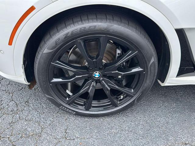 Photo of 2024 Mineral White Metallic BMW X7