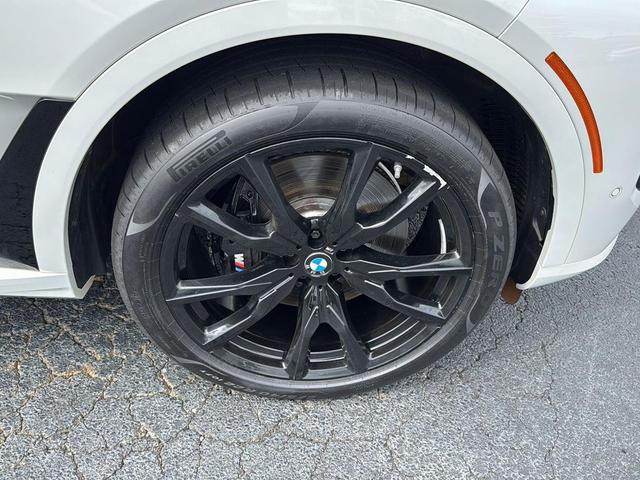Photo of 2024 Mineral White Metallic BMW X7