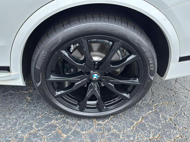 Photo of 2024 Mineral White Metallic BMW X7