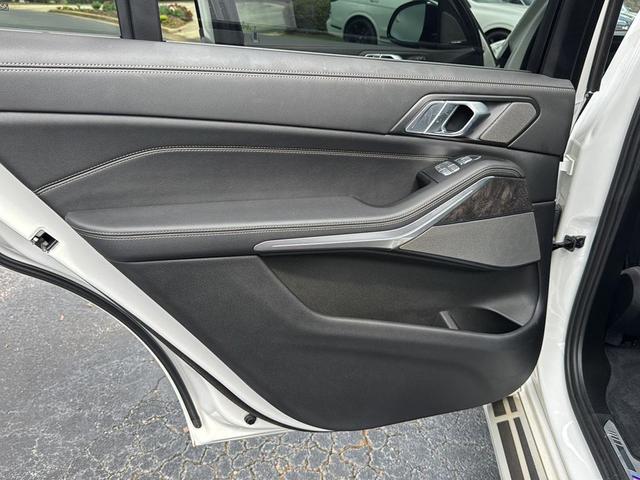 Photo of 2024 Mineral White Metallic BMW X7