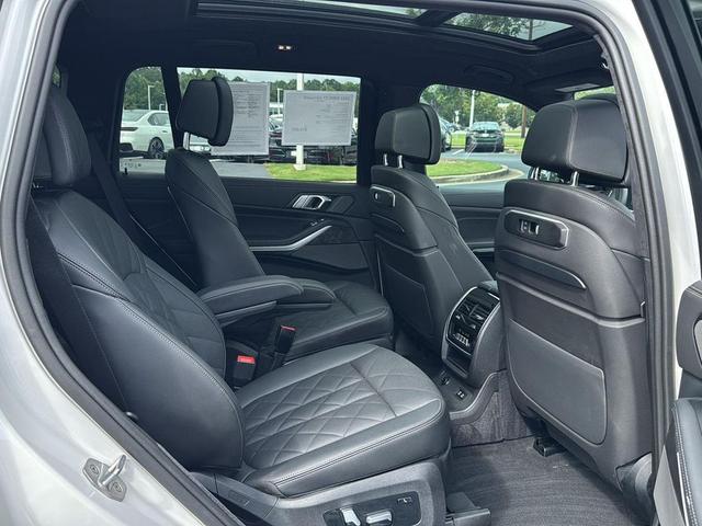 Photo of 2024 Mineral White Metallic BMW X7
