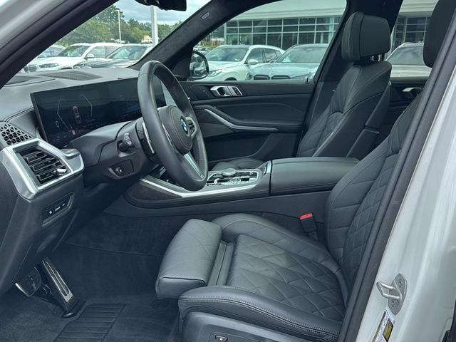 Photo of 2024 Mineral White Metallic BMW X7