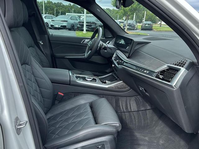 Photo of 2024 Mineral White Metallic BMW X7