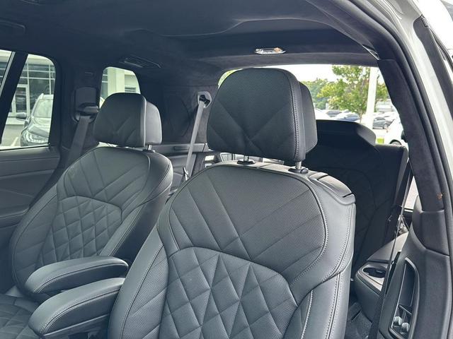 Photo of 2024 Mineral White Metallic BMW X7