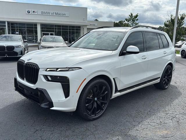 Photo of 2024 Mineral White Metallic BMW X7