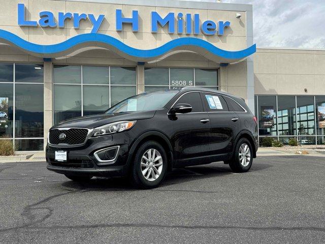 Photo of 2016 Ebony Black Kia Sorento