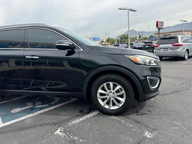 Photo of 2016 Ebony Black Kia Sorento