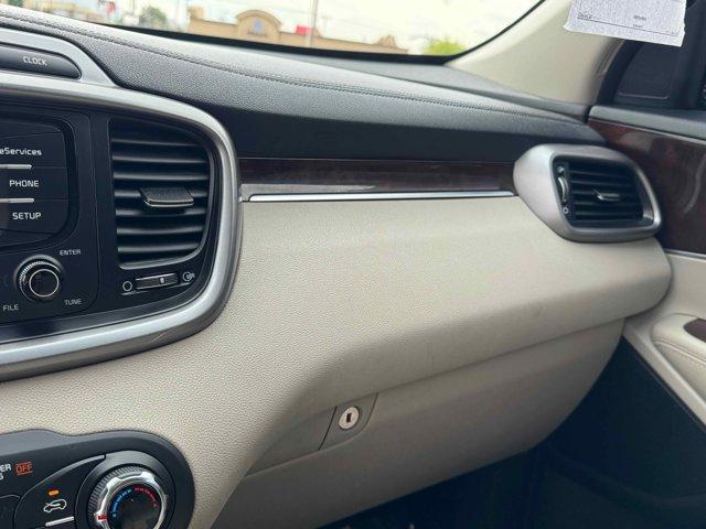 Photo of 2016 Ebony Black Kia Sorento