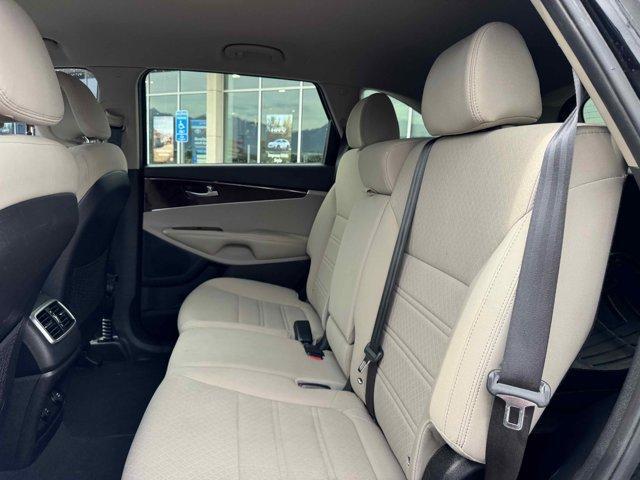 Photo of 2016 Ebony Black Kia Sorento