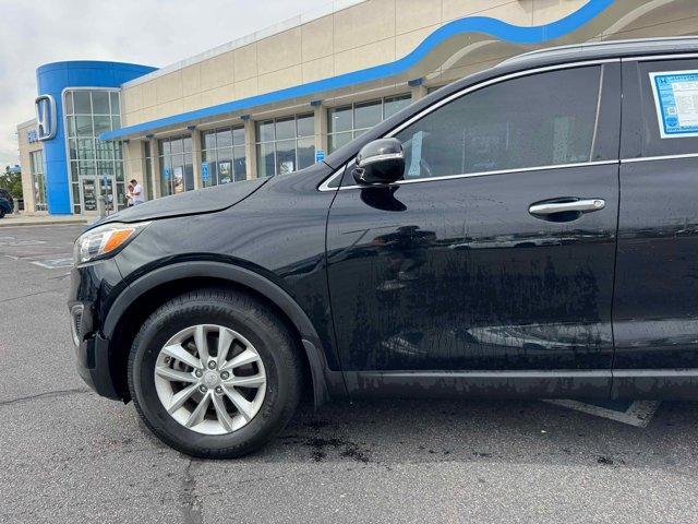 Photo of 2016 Ebony Black Kia Sorento
