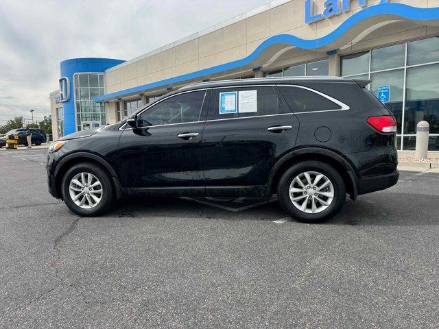 Photo of 2016 Ebony Black Kia Sorento