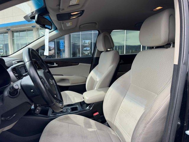 Photo of 2016 Ebony Black Kia Sorento
