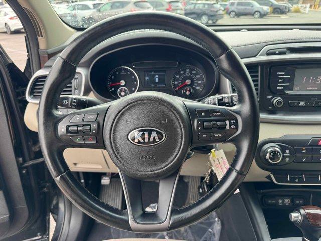 Photo of 2016 Ebony Black Kia Sorento