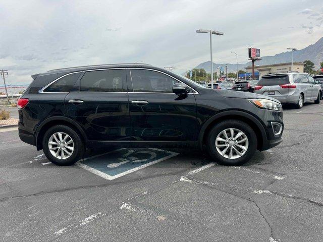 Photo of 2016 Ebony Black Kia Sorento