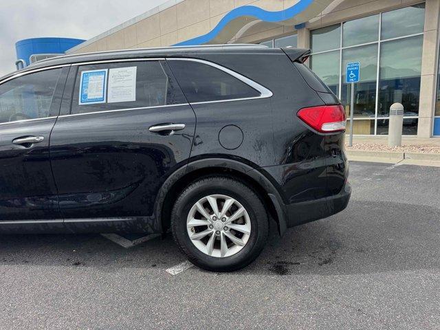 Photo of 2016 Ebony Black Kia Sorento