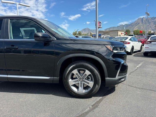 Photo of 2025 Crystal Black Pearl Honda Pilot