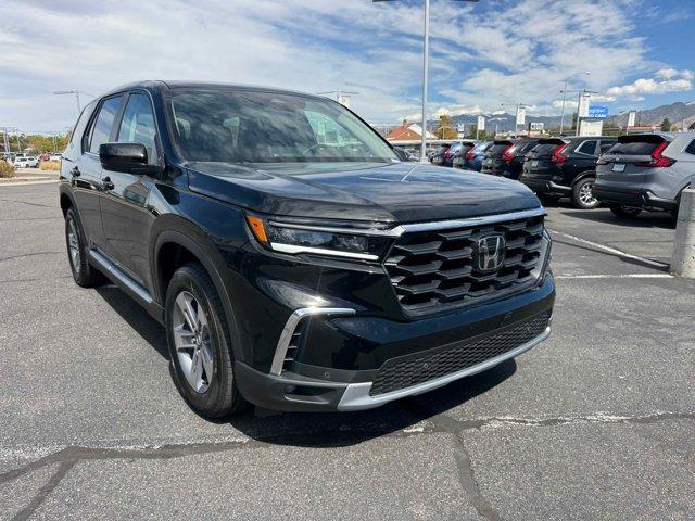 Photo of 2025 Crystal Black Pearl Honda Pilot