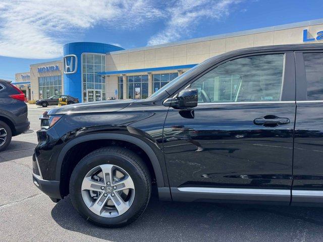 Photo of 2025 Crystal Black Pearl Honda Pilot