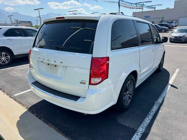 Photo of 2017 White Knuckle Clearcoat Dodge Grand Caravan