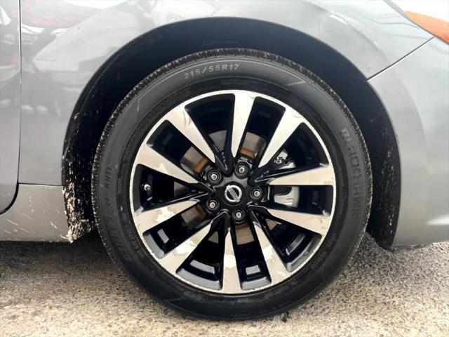 Photo of 2018 Gun Metallic Nissan Altima