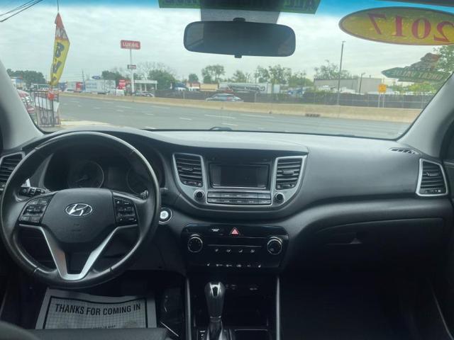 Photo of 2017 Black Noir Pearl Hyundai TUCSON
